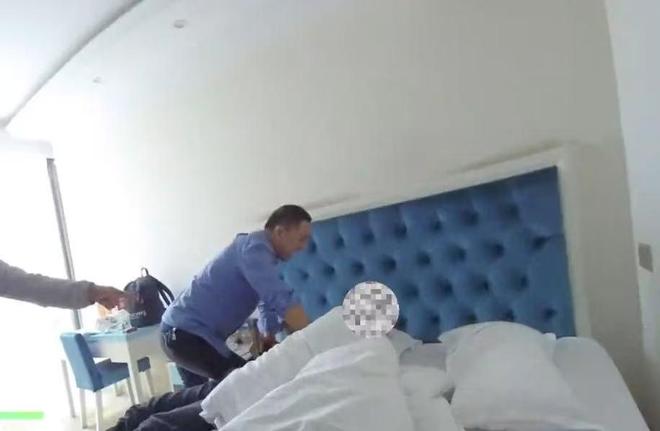 男子深圳娱乐场内行凶潜逃26年，在床上被抓！曾加入黑社会